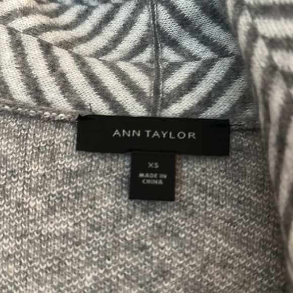 Ann Taylor Herringbone Shawl - XS - Light grey and white - Picture 2 of 4